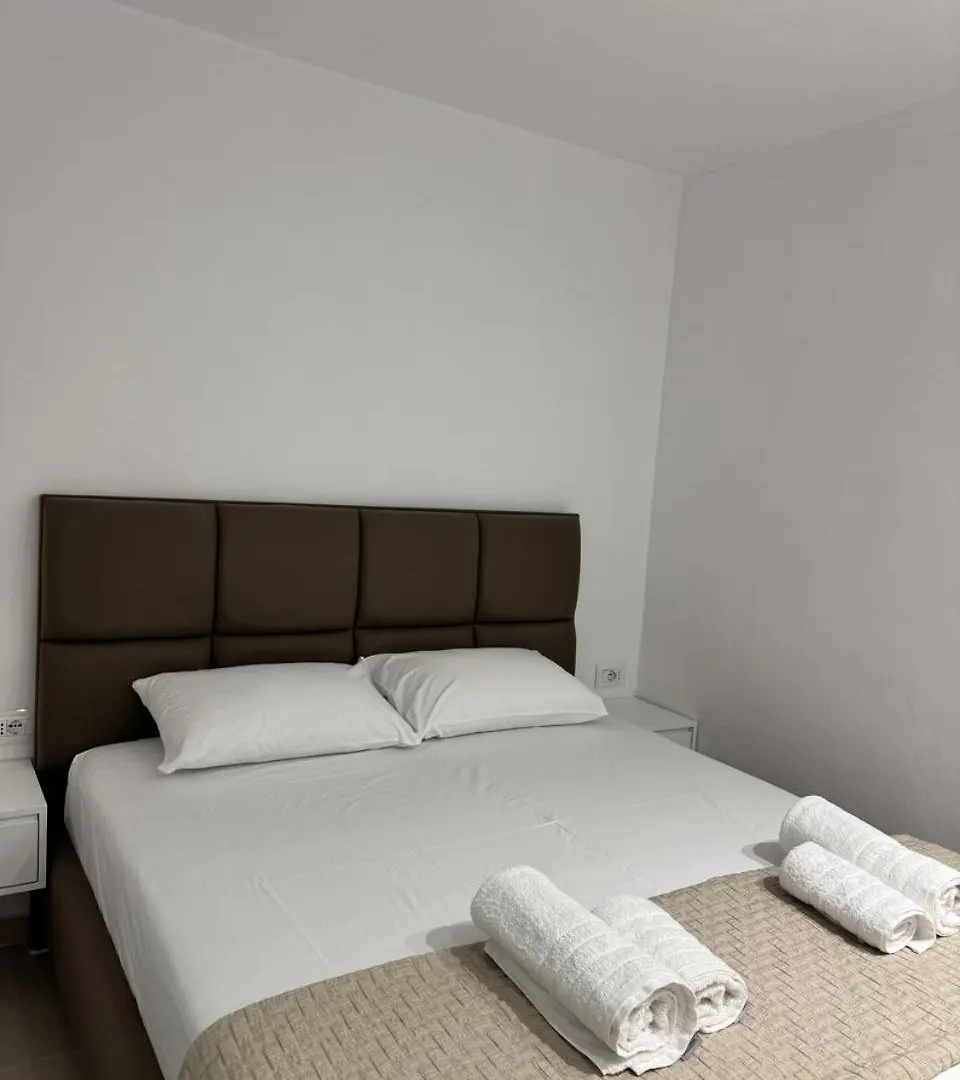 Studio Taraj Ksamil 0*,  Albania